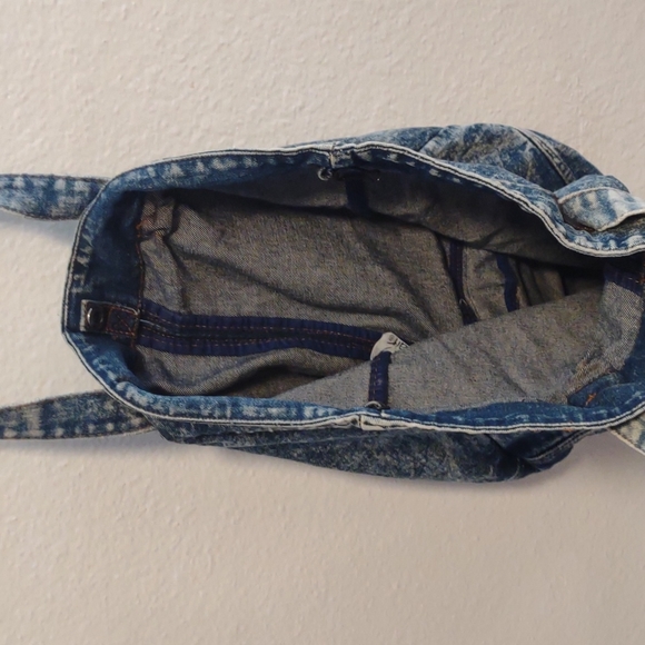 Acid wash denim shoulder bag - Picture 3 of 8